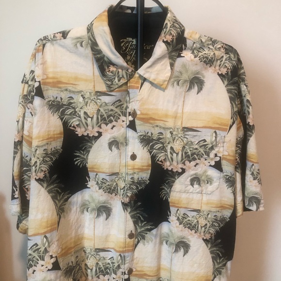 Jamaica Jaxx Other - Jamaica Jaxx White Tropical Print Button-Down with Green Palm Motif